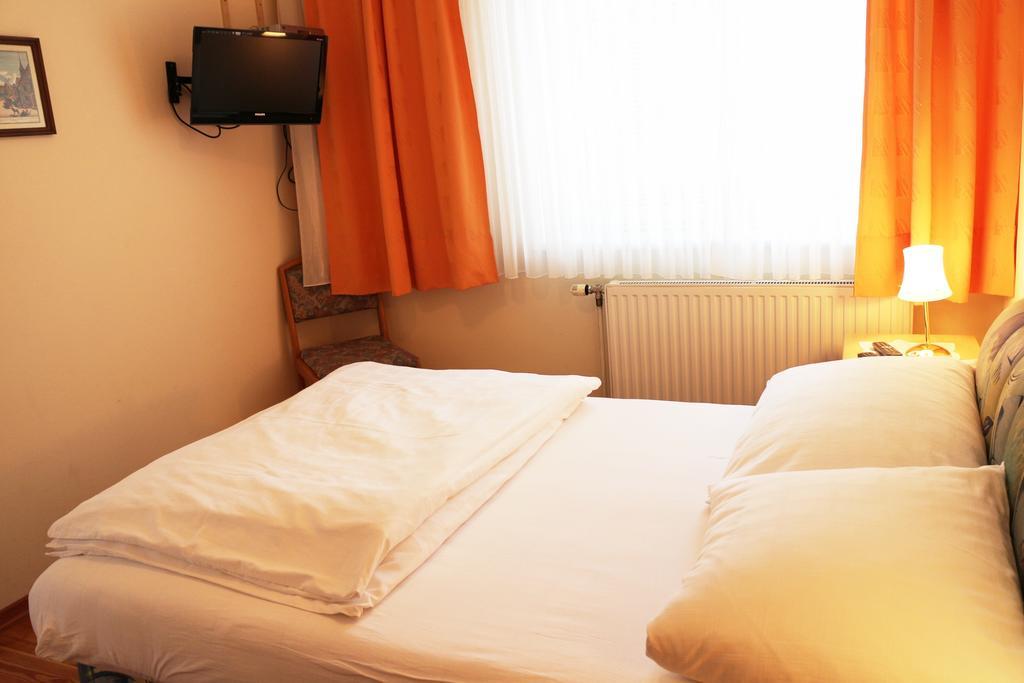 Haus Zu Den Zwei Eichen Homestay *