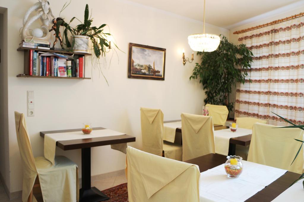 Haus Zu Den Zwei Eichen Homestay Perchtoldsdorf