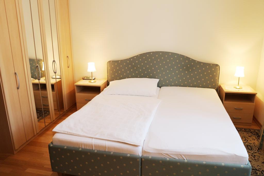 Haus Zu Den Zwei Eichen Homestay Perchtoldsdorf