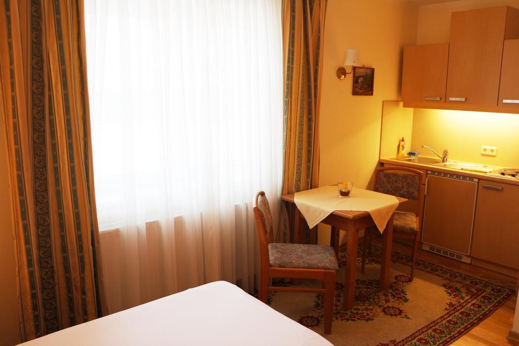Haus Zu Den Zwei Eichen Homestay *